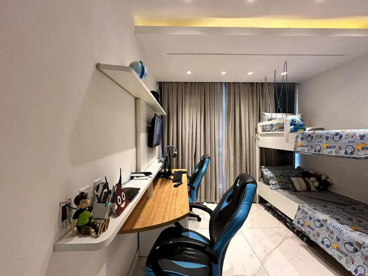 Furnished 250 m² apartment with 4 bedrooms and 5 bathrooms — photo 40