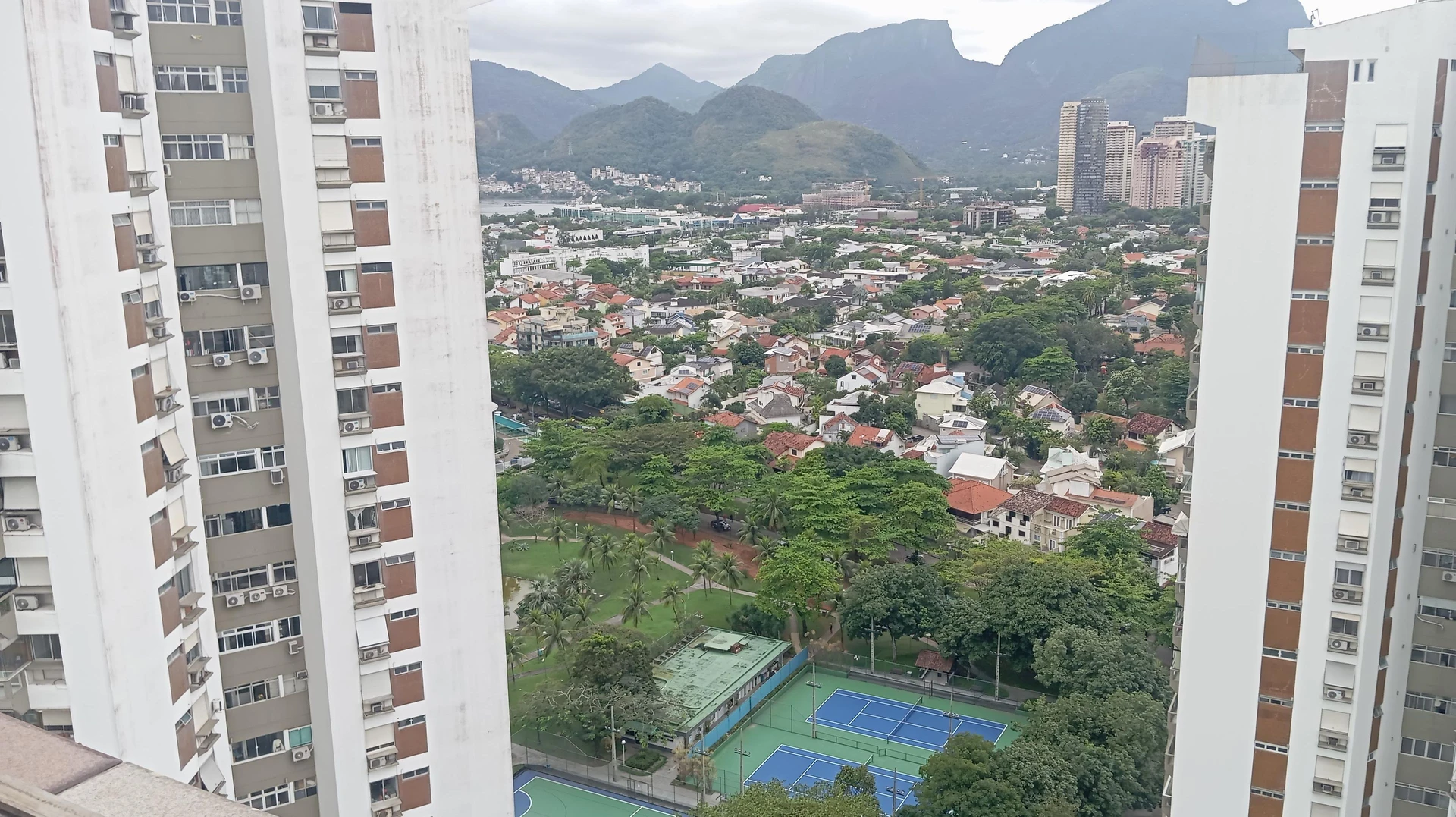 3-bedroom apartment with a jacuzzi in Rio de Janeiro — photo 41
