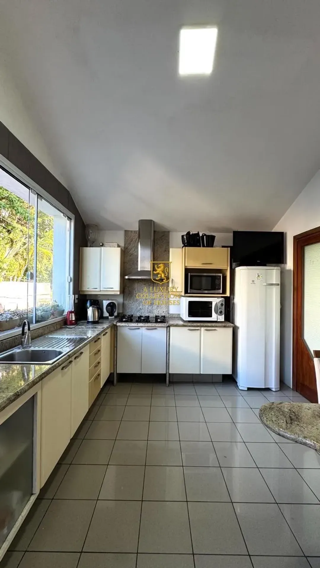 Casa mobiliada com 9 quartos e 3 vagas — photo 6