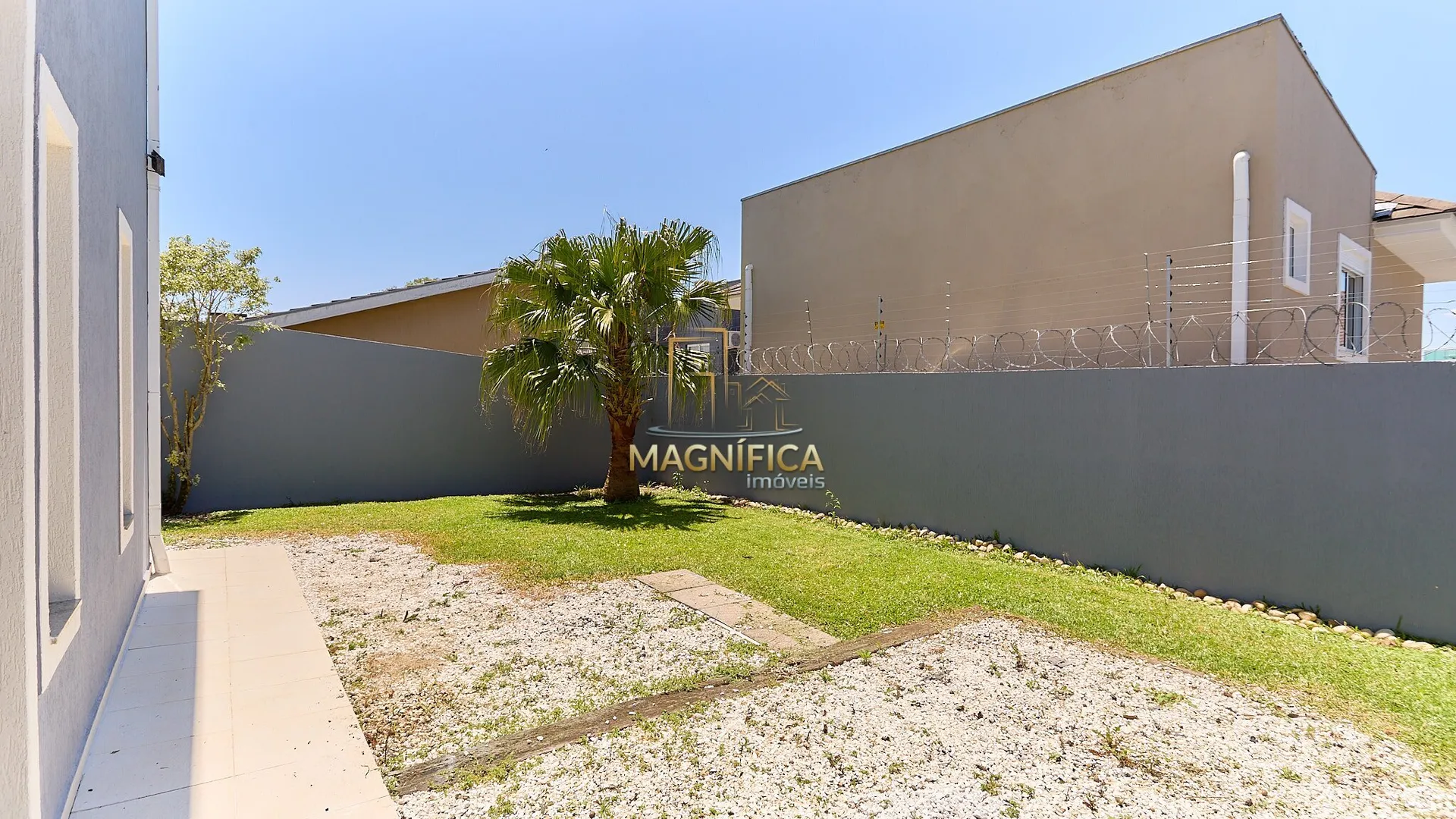 House with 4 bedrooms and 3 en-suite suites, 4 parking spaces — photo 57