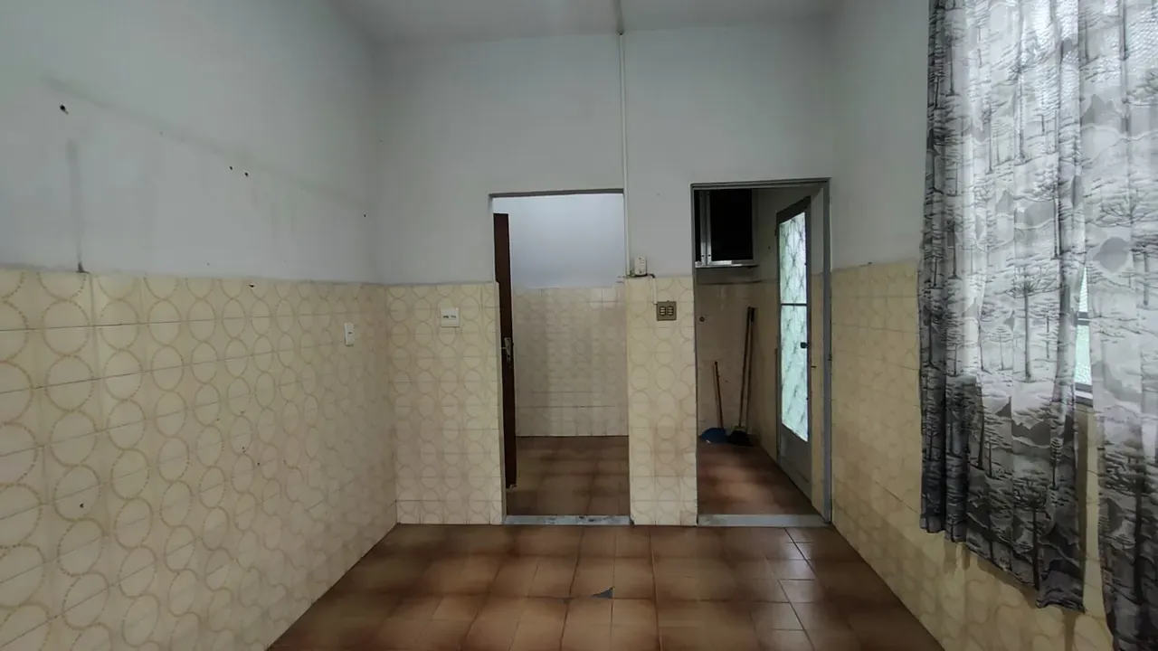 Unfurnished house with 7 bedrooms and 1 suite — photo 33