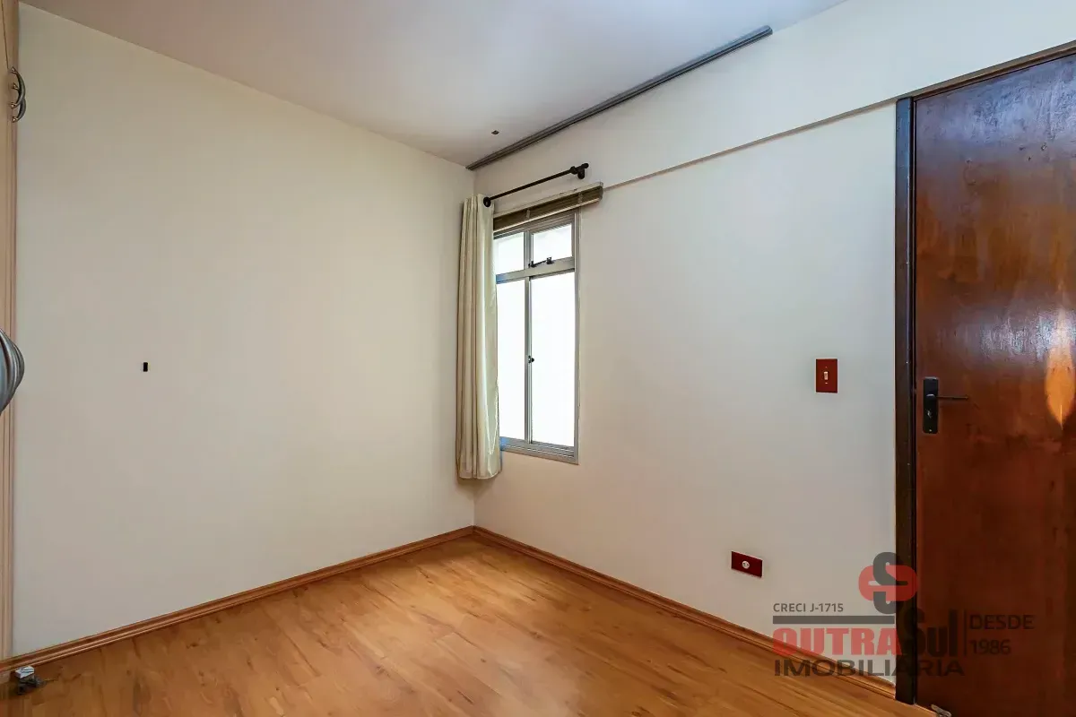 Wood or laminate floors in a 2-bedroom apartment, 41 m² — photo 12