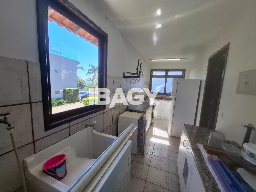 Furnished house with 5 bedrooms, 2 suites and 2 parking — photo 52
