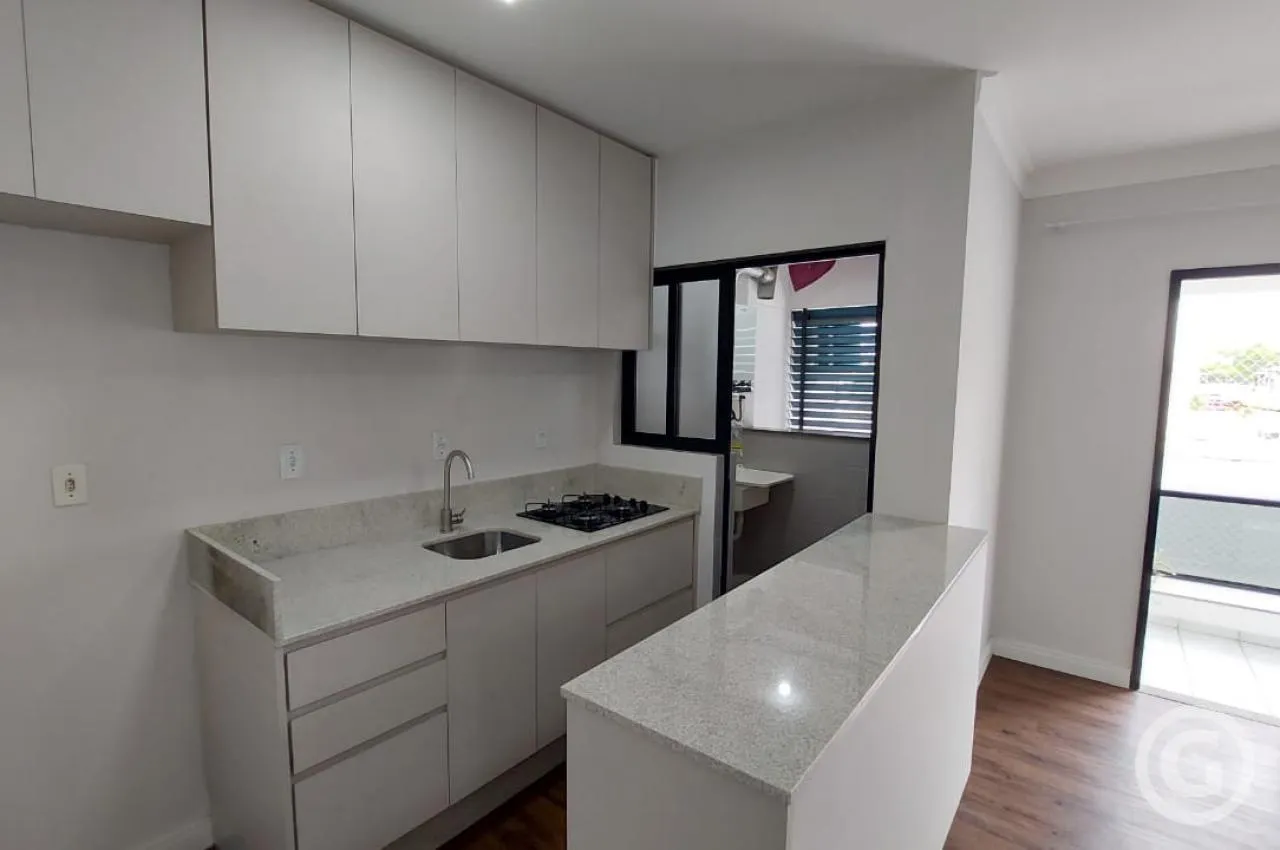 2-bedroom apartment with a glass-enclosed balcony — photo 2
