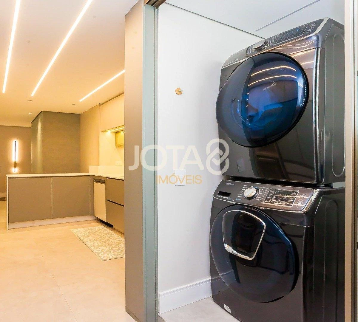 Furnished 3-bedroom apartment with 201 m² — photo 48