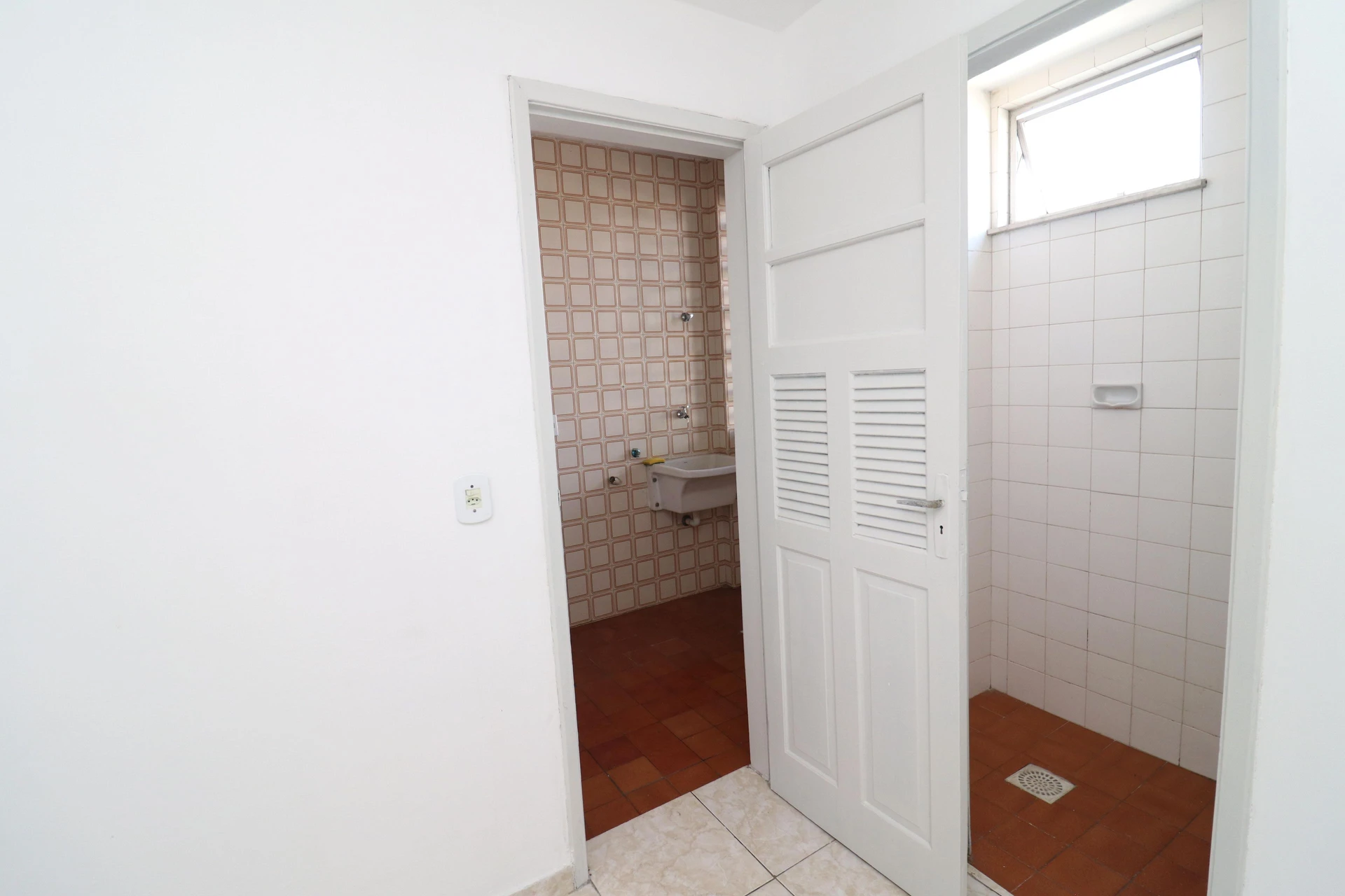 Apartamento com cozinha fechada e 2 quartos — photo 24
