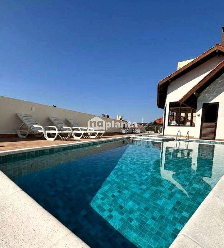 One-bedroom apartment in a building with a pool — photo 5
