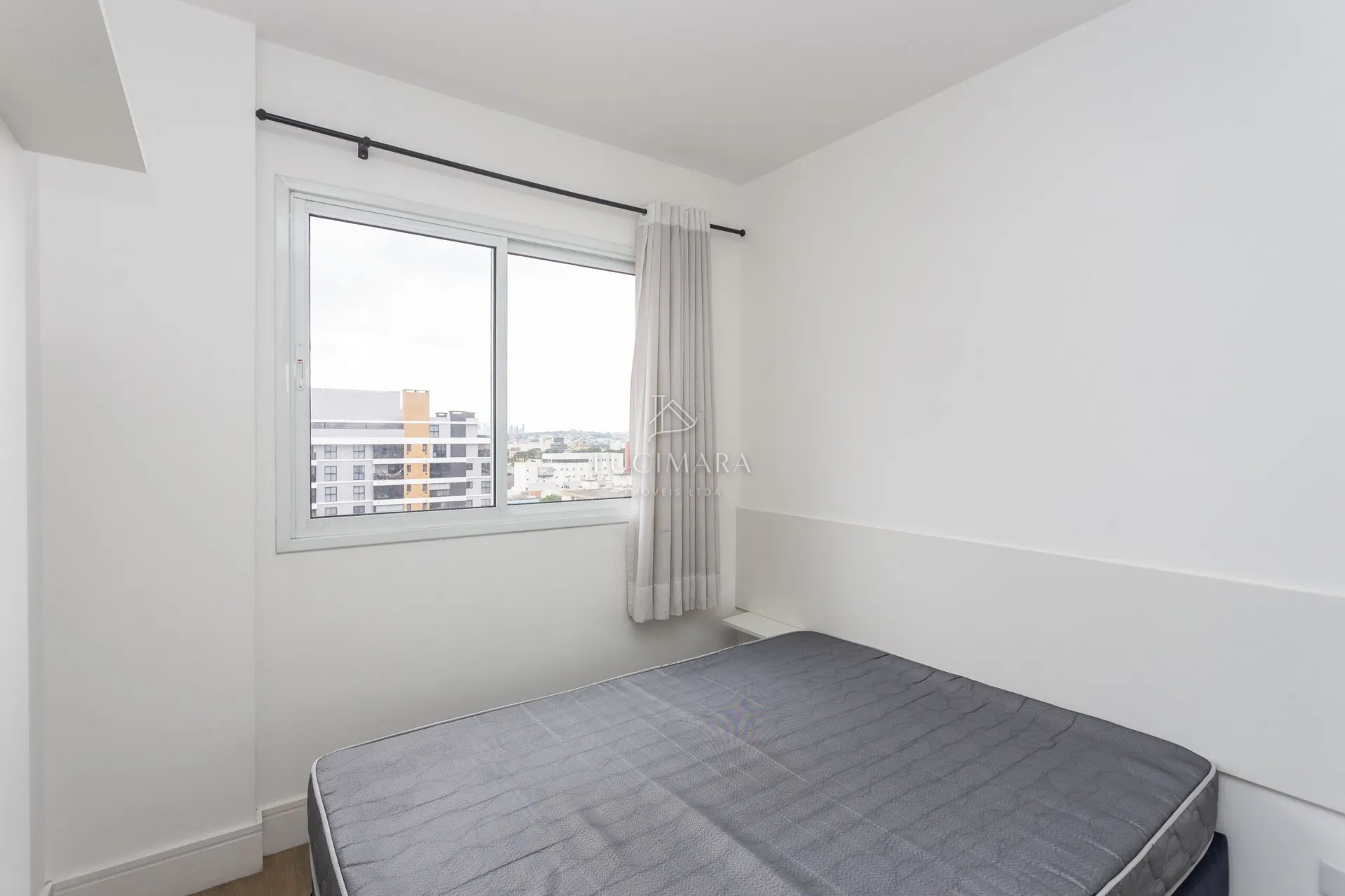 Furnished 1-bedroom apartment with open-plan kitchen — photo 7