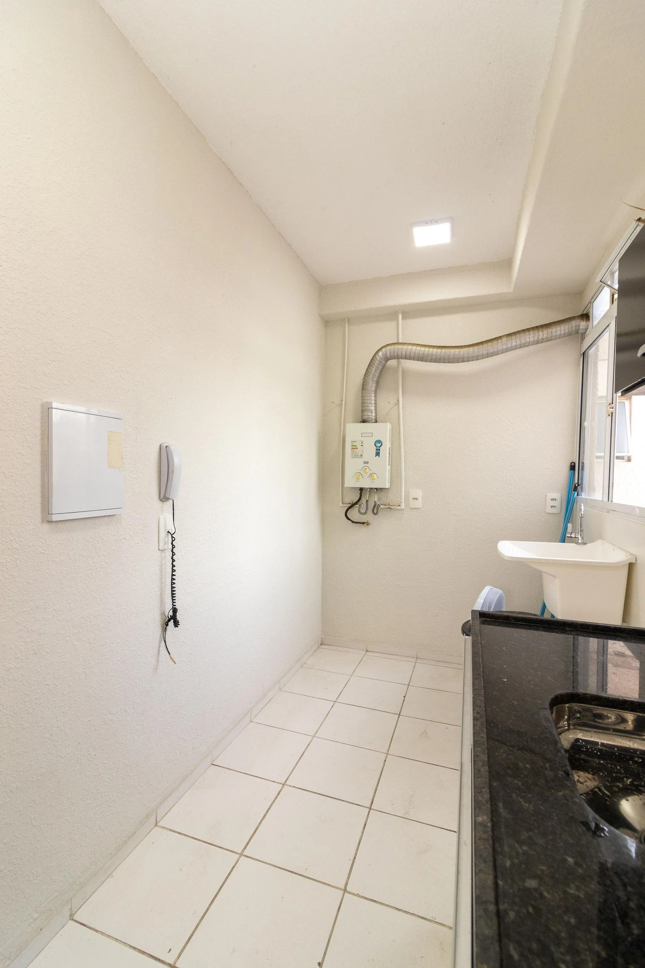 2-bedroom apartment with an open-plan kitchen — photo 5