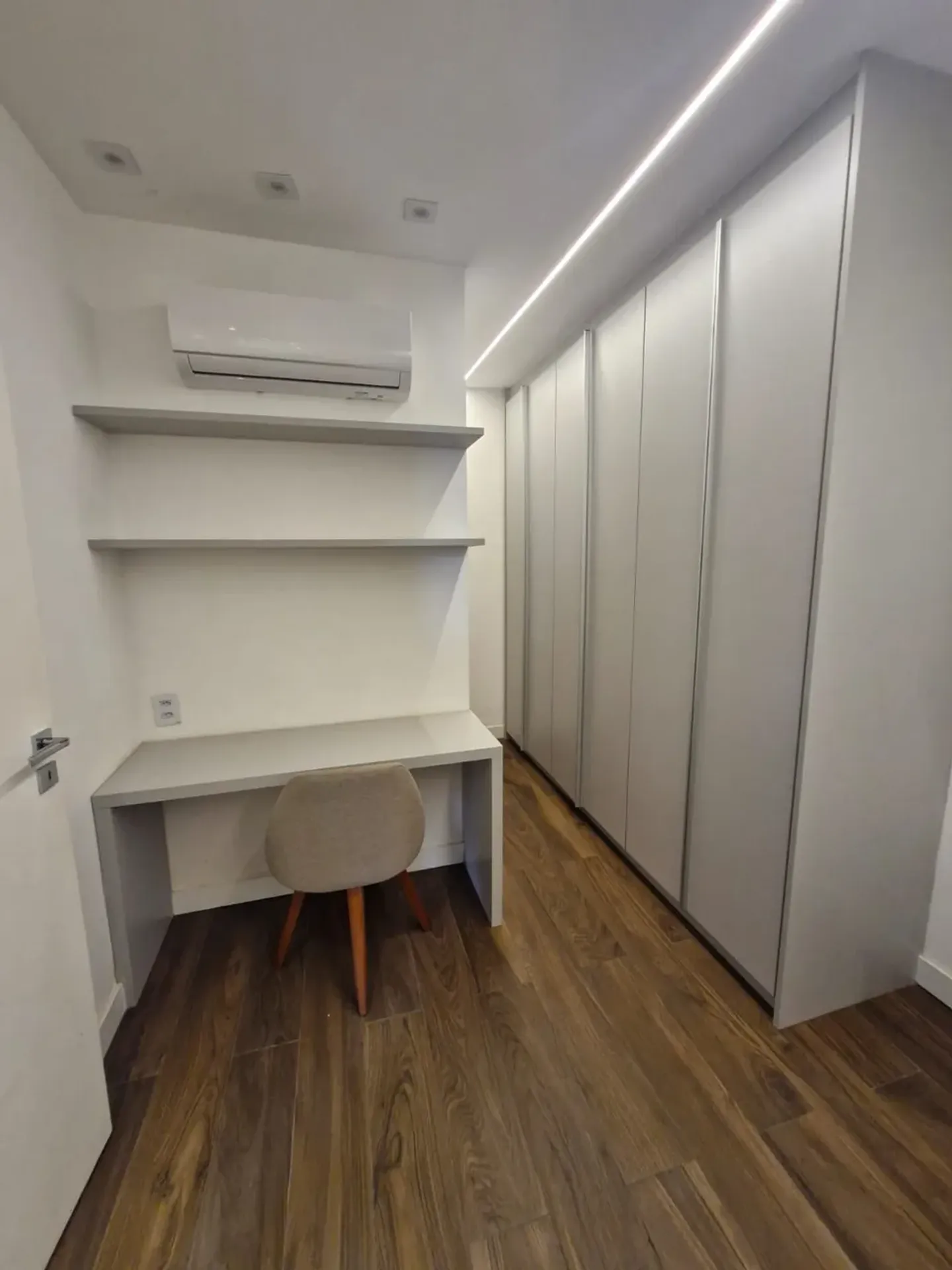 Furnished house, 280 m², with a water view — photo 44