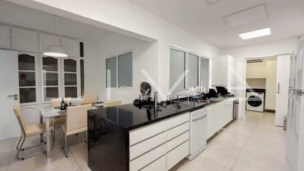 Furnished residential apartment with 4 en-suite bedrooms — photo 7