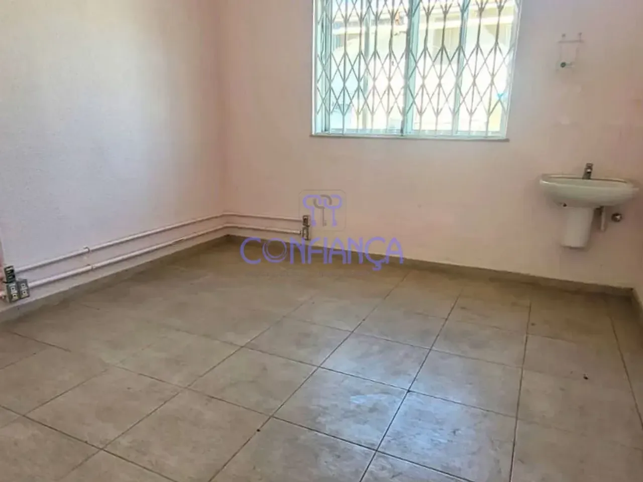 House with 1 bedroom and 3 bathrooms plus 5 parking spaces — photo 9