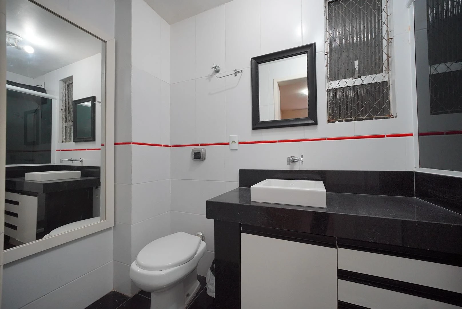 Wood or laminate floors in a one-bedroom apartment, 48 m² — photo 8