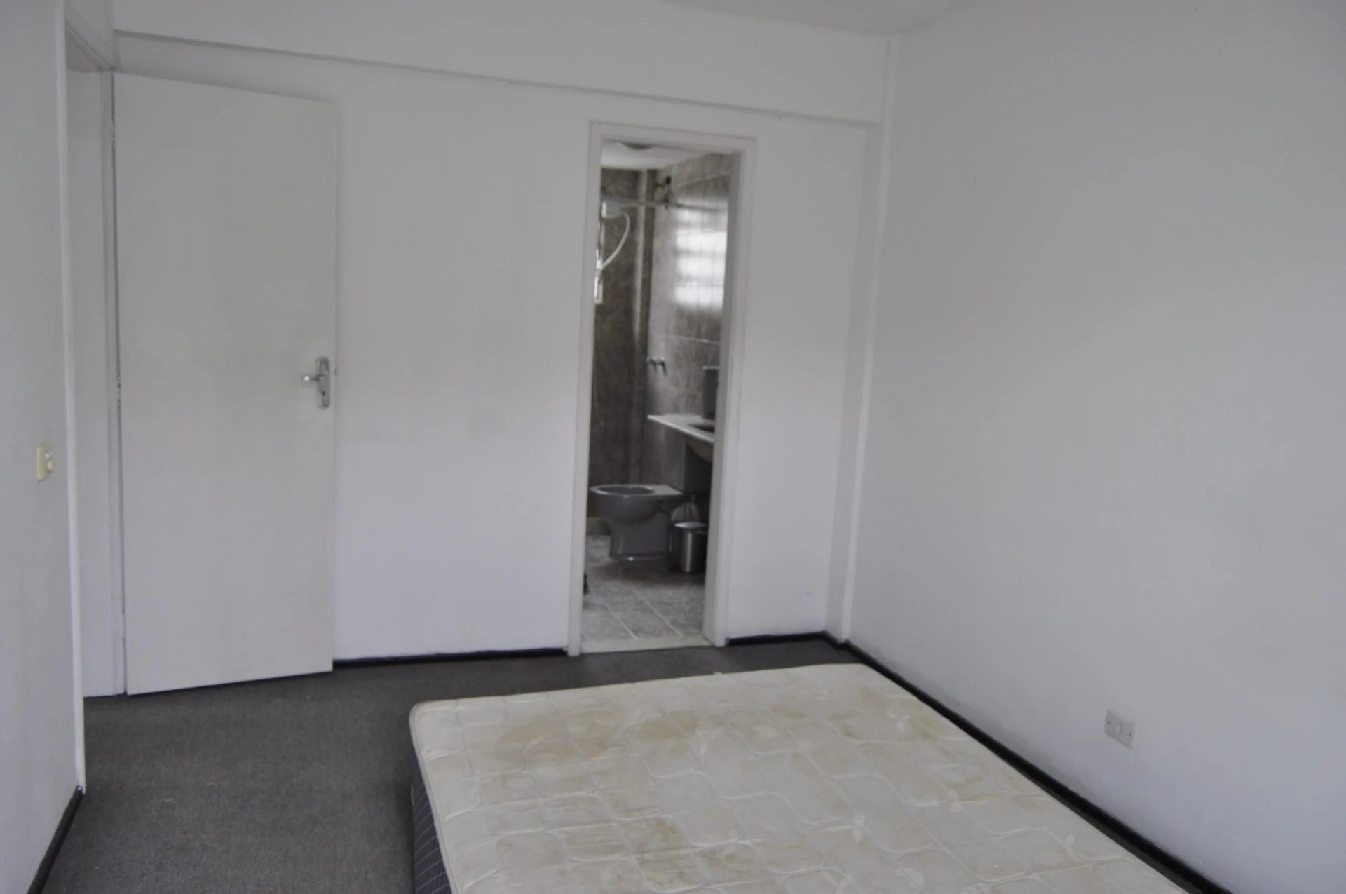 Квартира з 3 спальнями та балконом — photo 30