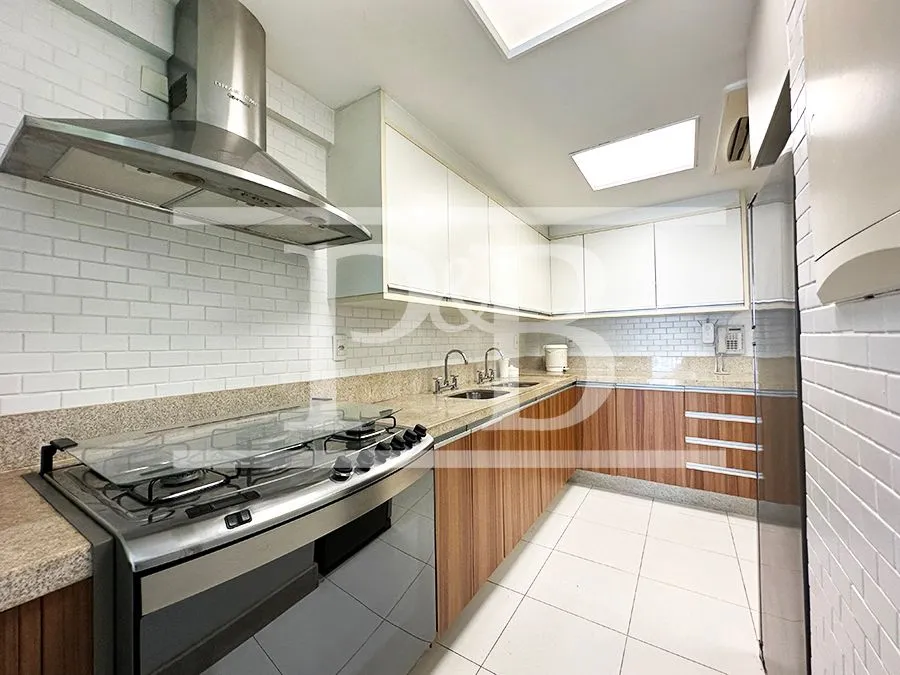 Apartamento com 2 quartos e varanda de vidro fechada — photo 29