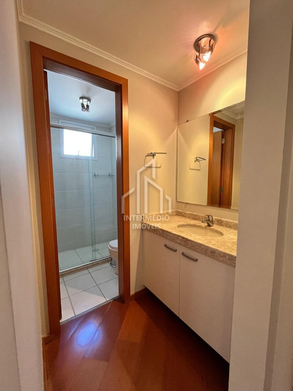 Bathtub in a 3-bedroom apartment, 145 m² — photo 4