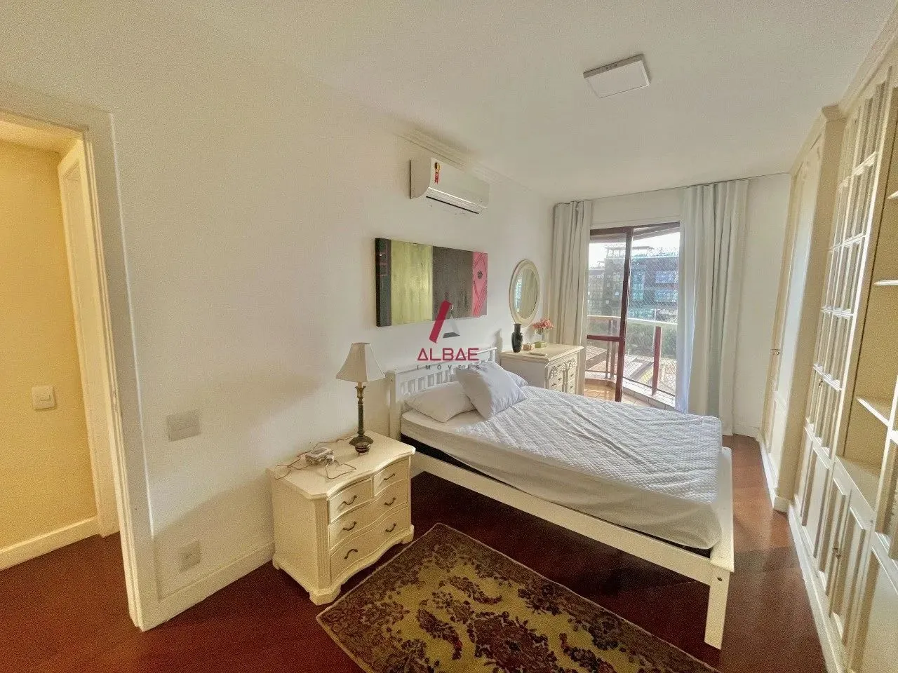3-bedroom apartment with a balcony and 4 bathrooms — photo 9