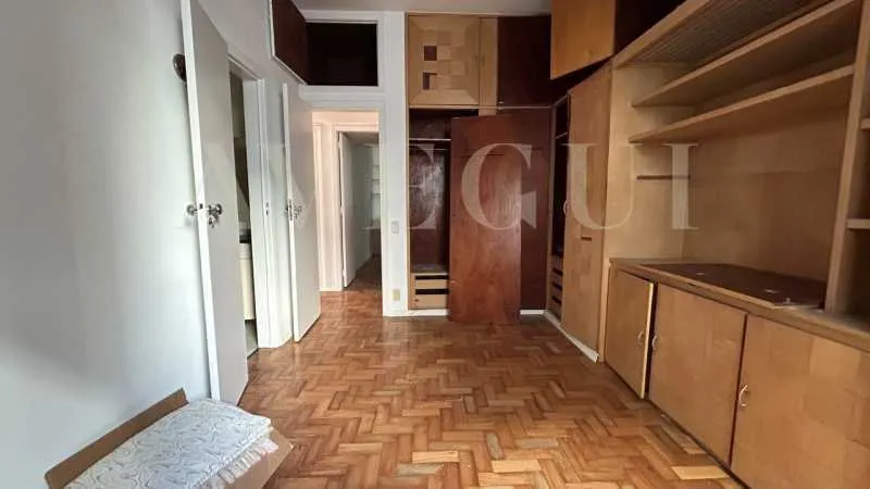 113 m² apartment with a walk-in closet and a home office — photo 16