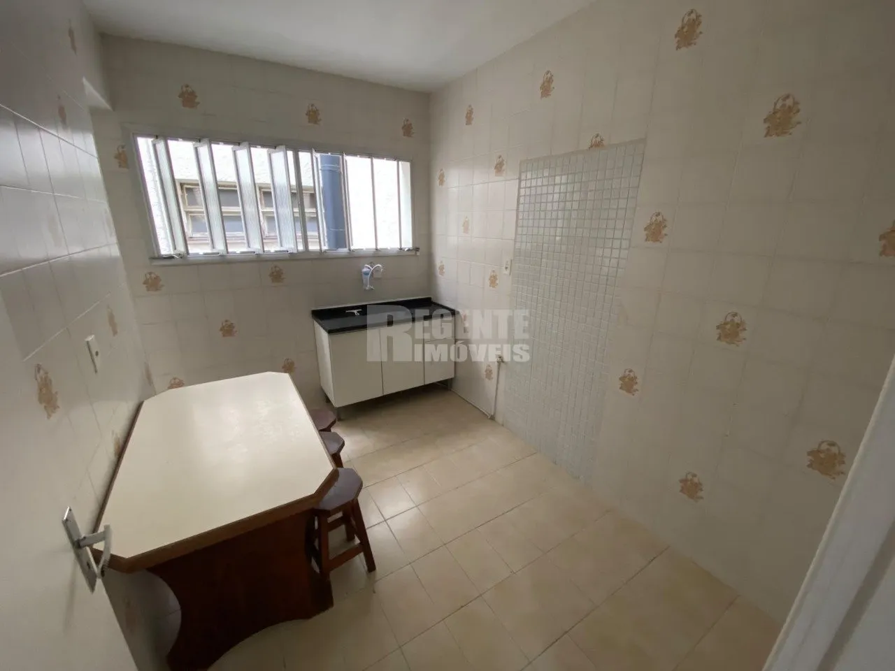 Wood or laminate floors in a 2-bedroom apartment, 80 m² — photo 2