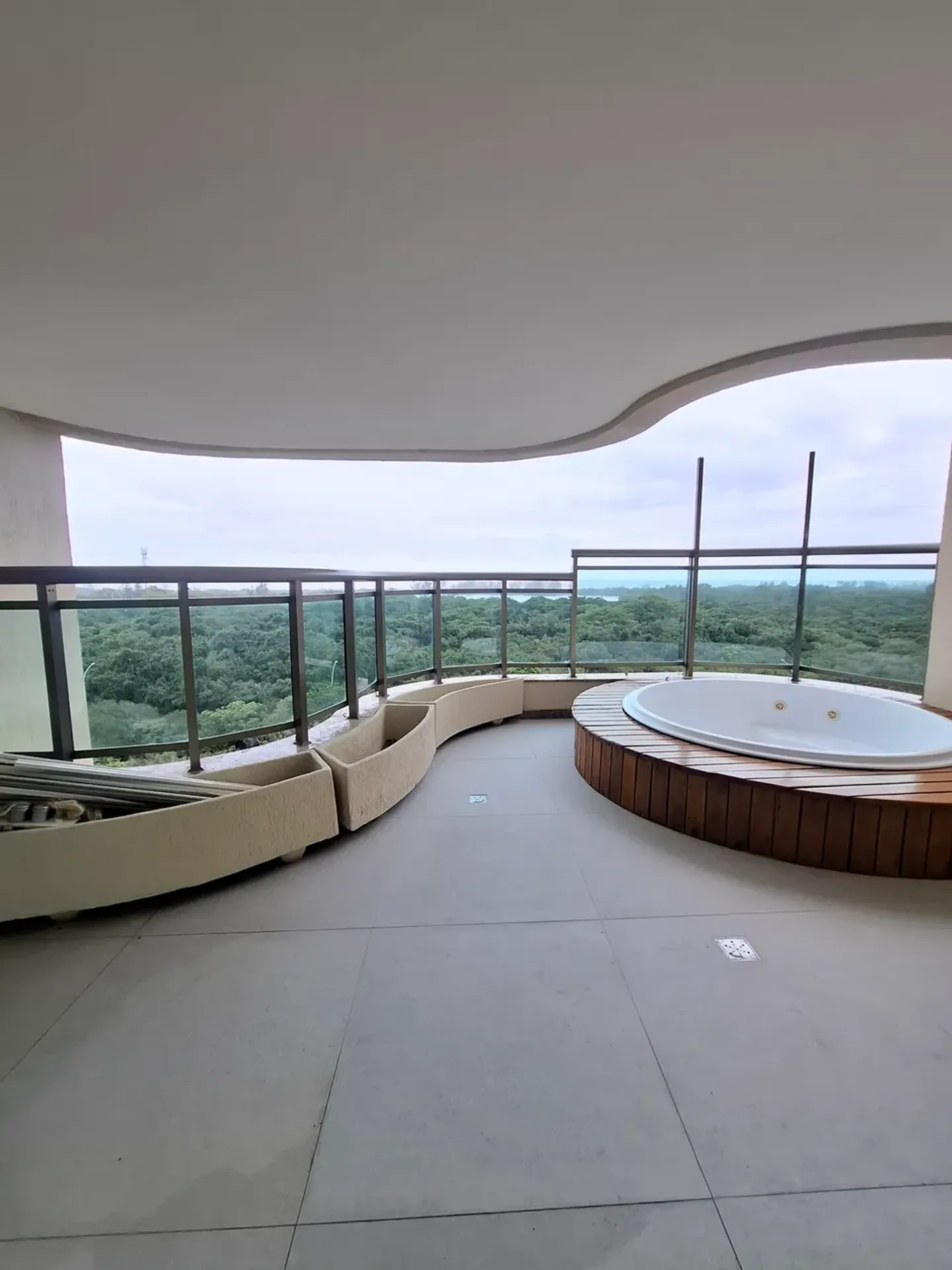 Apartment, 160 m², with floor-to-ceiling windows