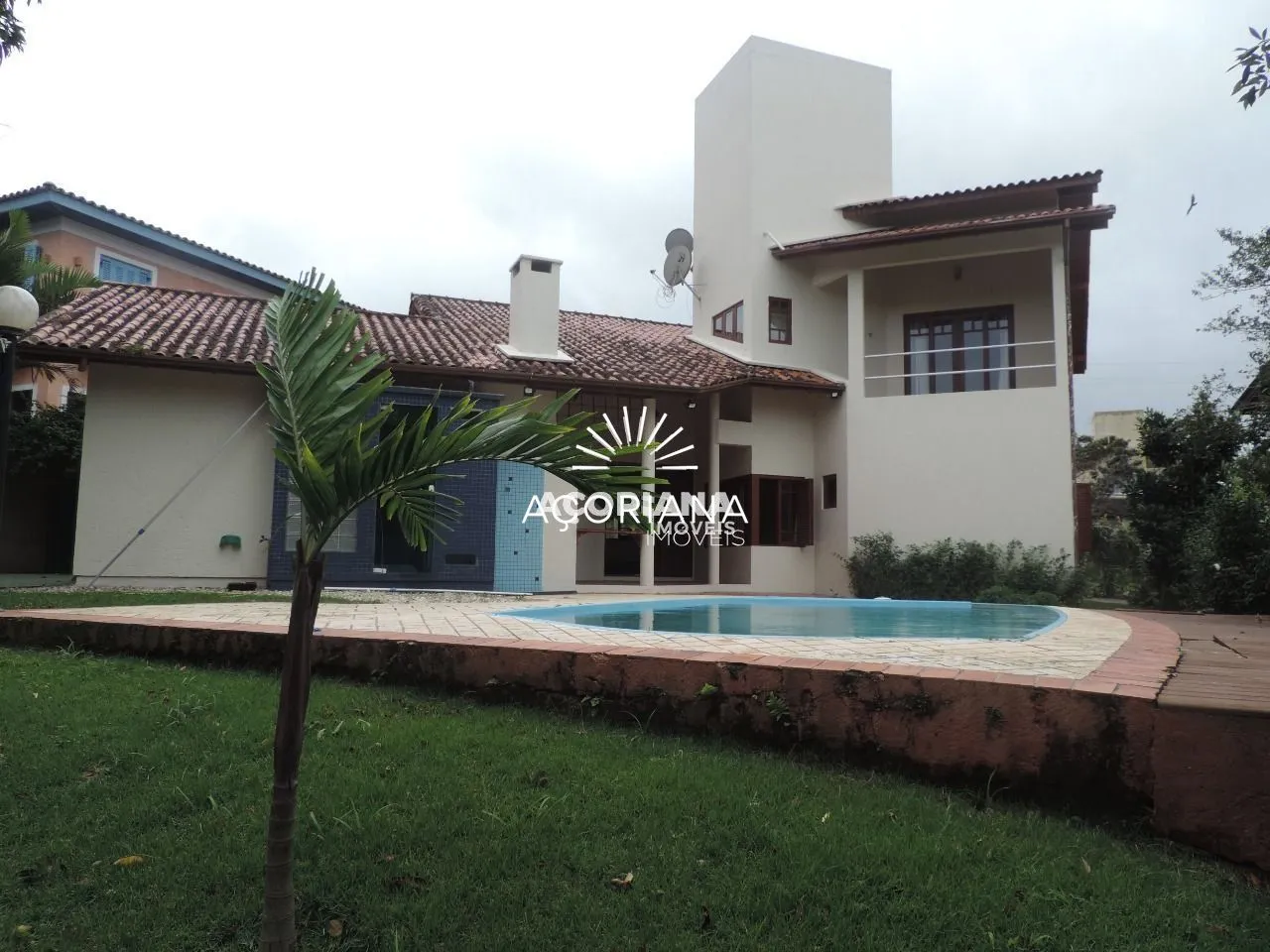 Fireplace in a 5-bedroom house, 350 m² — photo 19