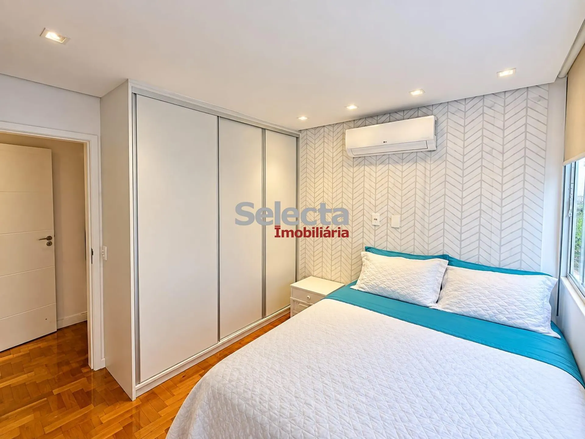Квартира 100 м² с 3 спальнями и камином — photo 4