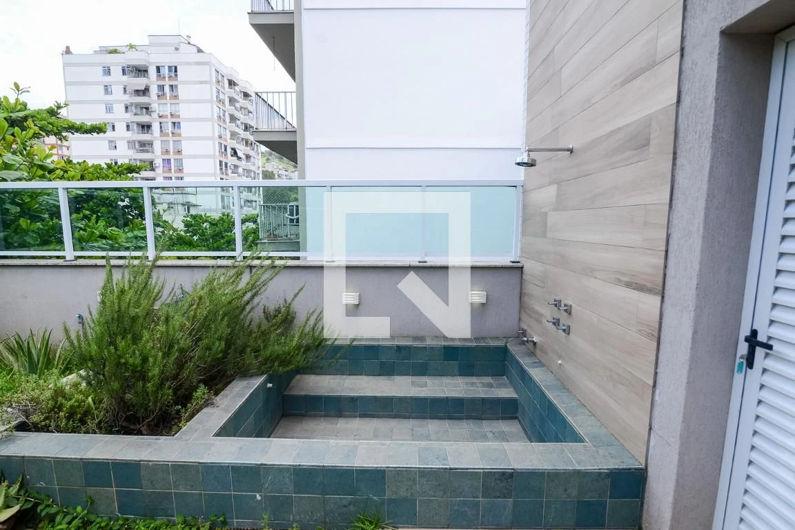 Furnished 4-bedroom apartment with 4 bathrooms — photo 61