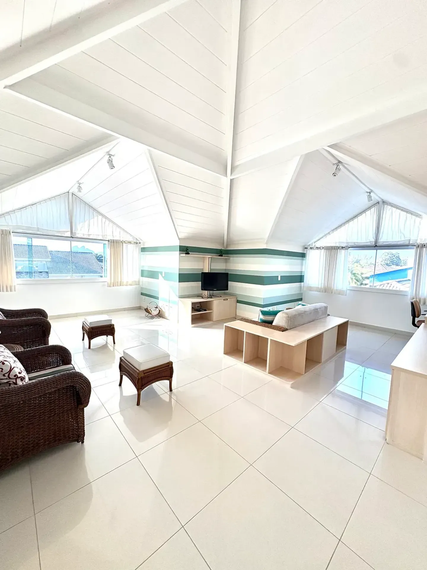 Furnished house with 6 en-suite bedrooms and 9 baths — photo 26