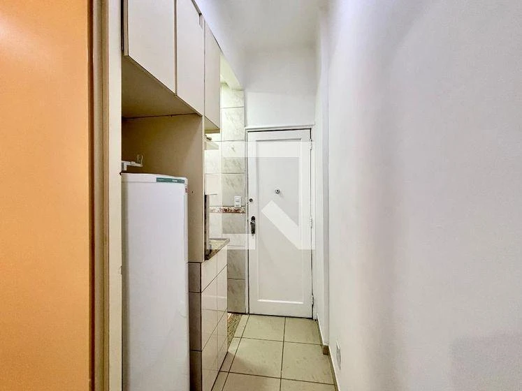 One-bedroom apartment with a washing machine — photo 4