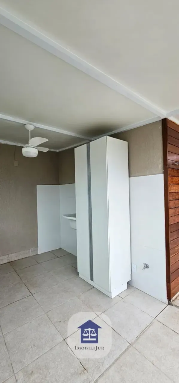 Unfurnished 4-bedroom cover with a gas stove kitchen — photo 15
