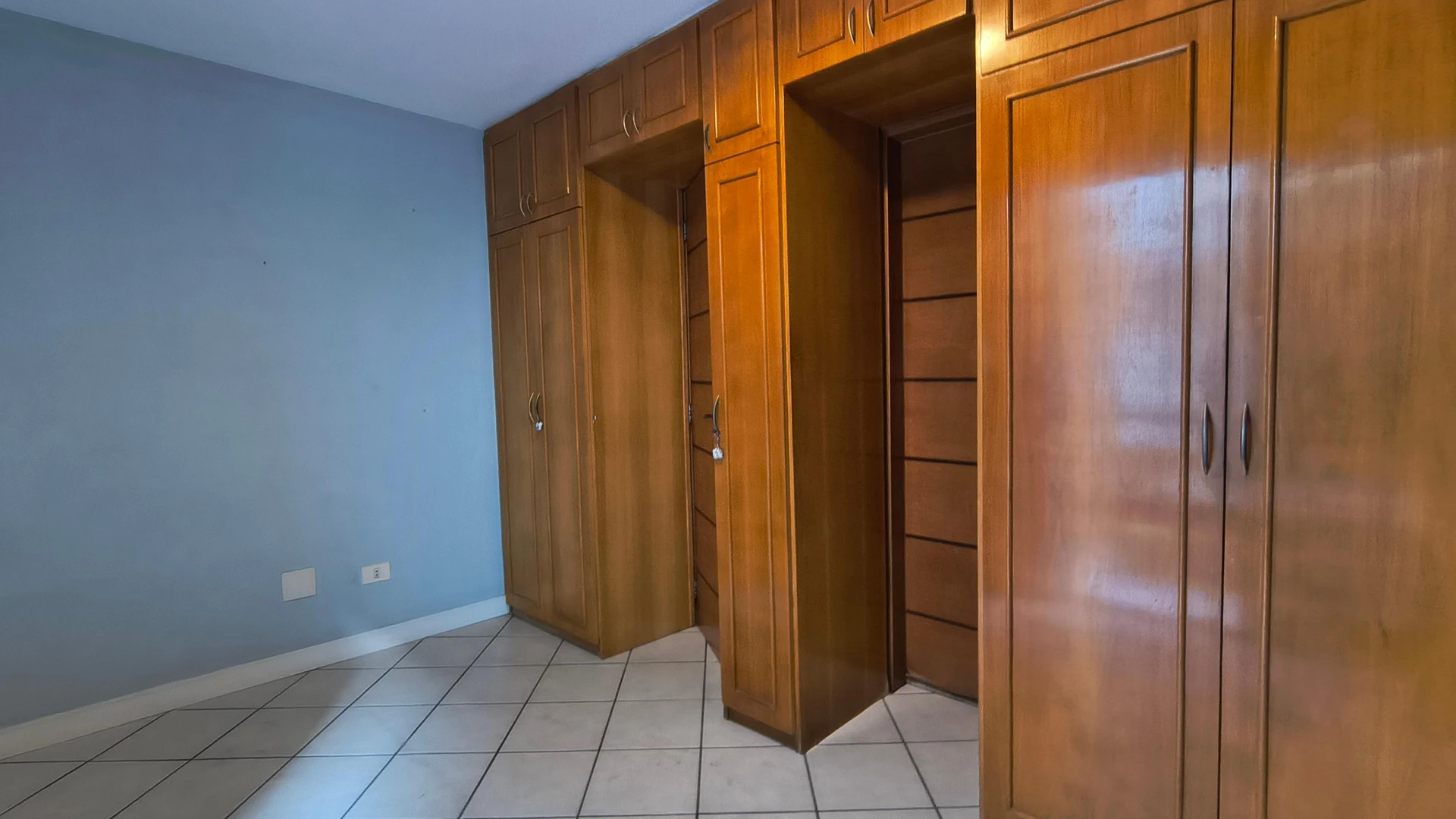Condo house with balcony and 3 en-suite bedrooms — photo 10