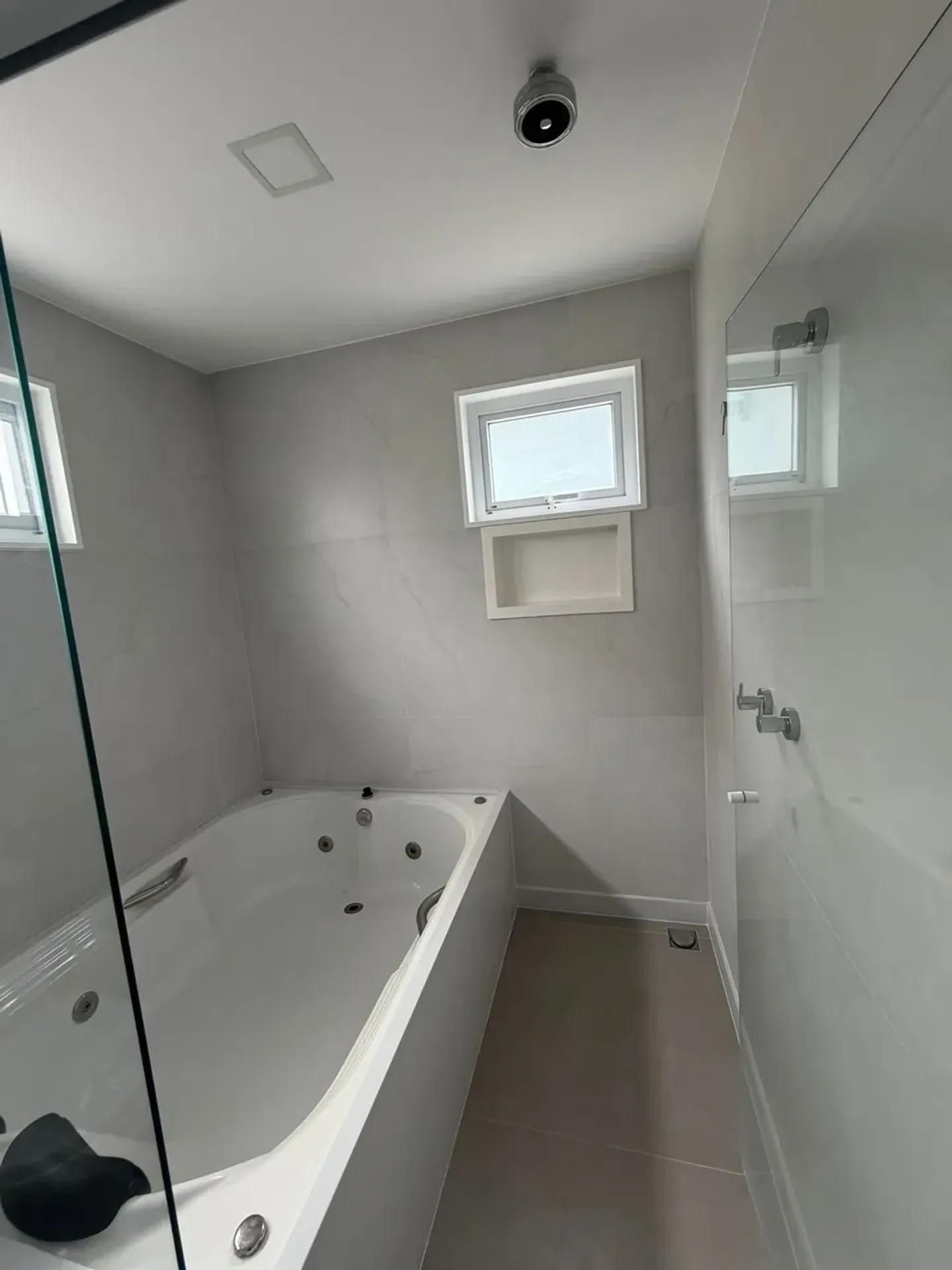 Rental house with 4 bedrooms, 5 baths and 360 m² — photo 23