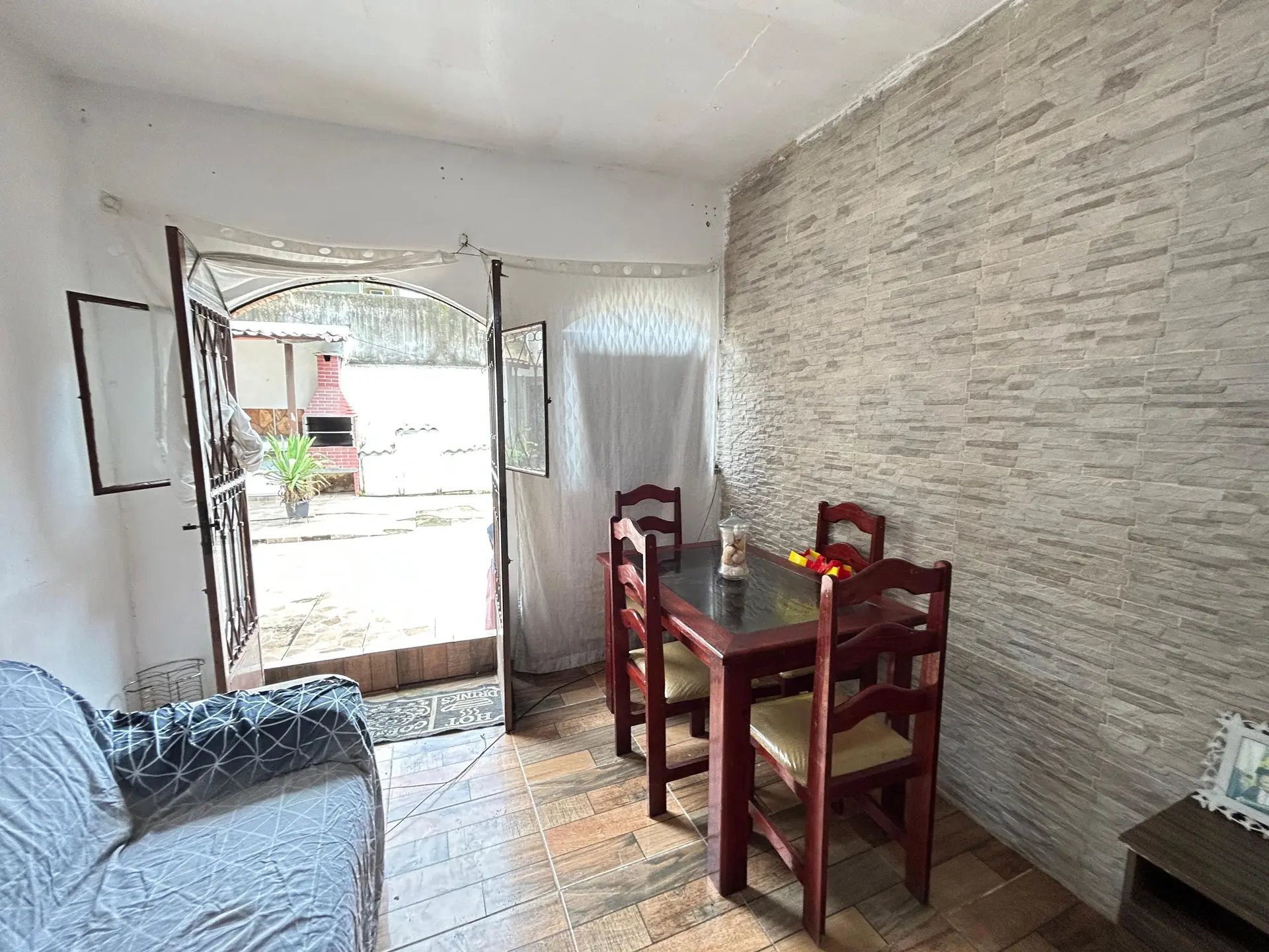 House for rent with 2 bedrooms, balcony and yard — photo 4