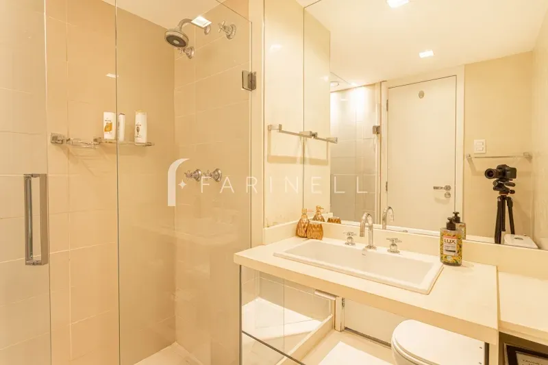 Apartamento de 2 dormitorios y 3 baños con cocina abierta — photo 11