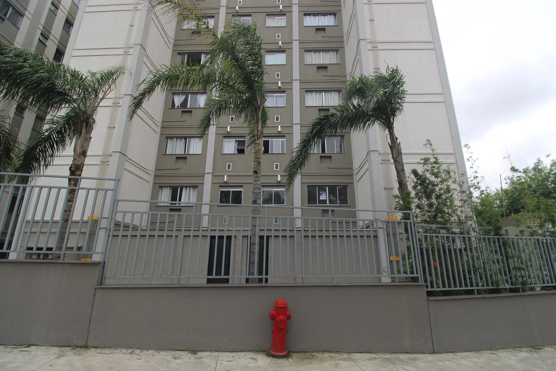 Apartamento de 2 quartos em condomínio com piscina — photo 18