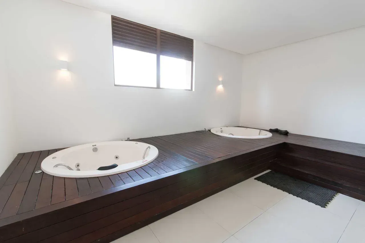 Furnished 1-bedroom apartment with 1 parking space — photo 17