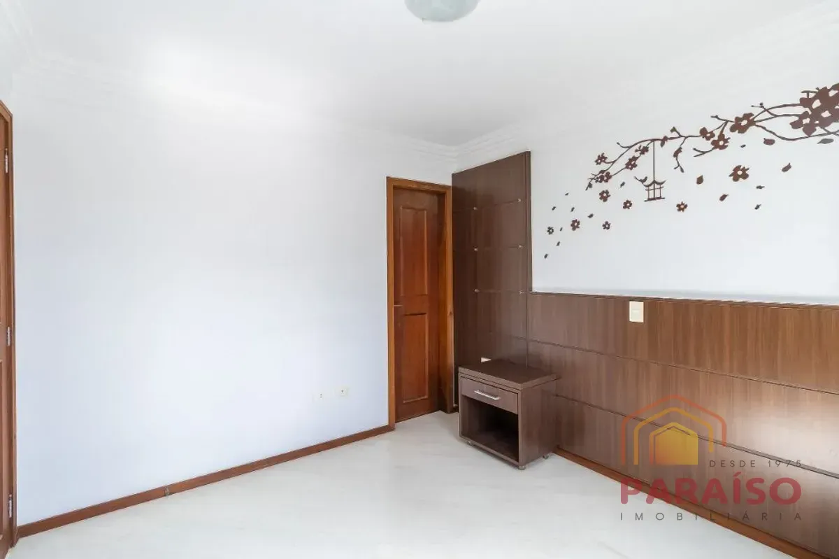 Balcony with a grill in a 2-bedroom apartment, 90 m² — photo 11