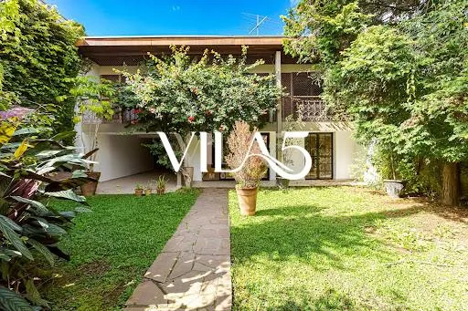 3-bedroom house with a bathtub in Curitiba — photo 28