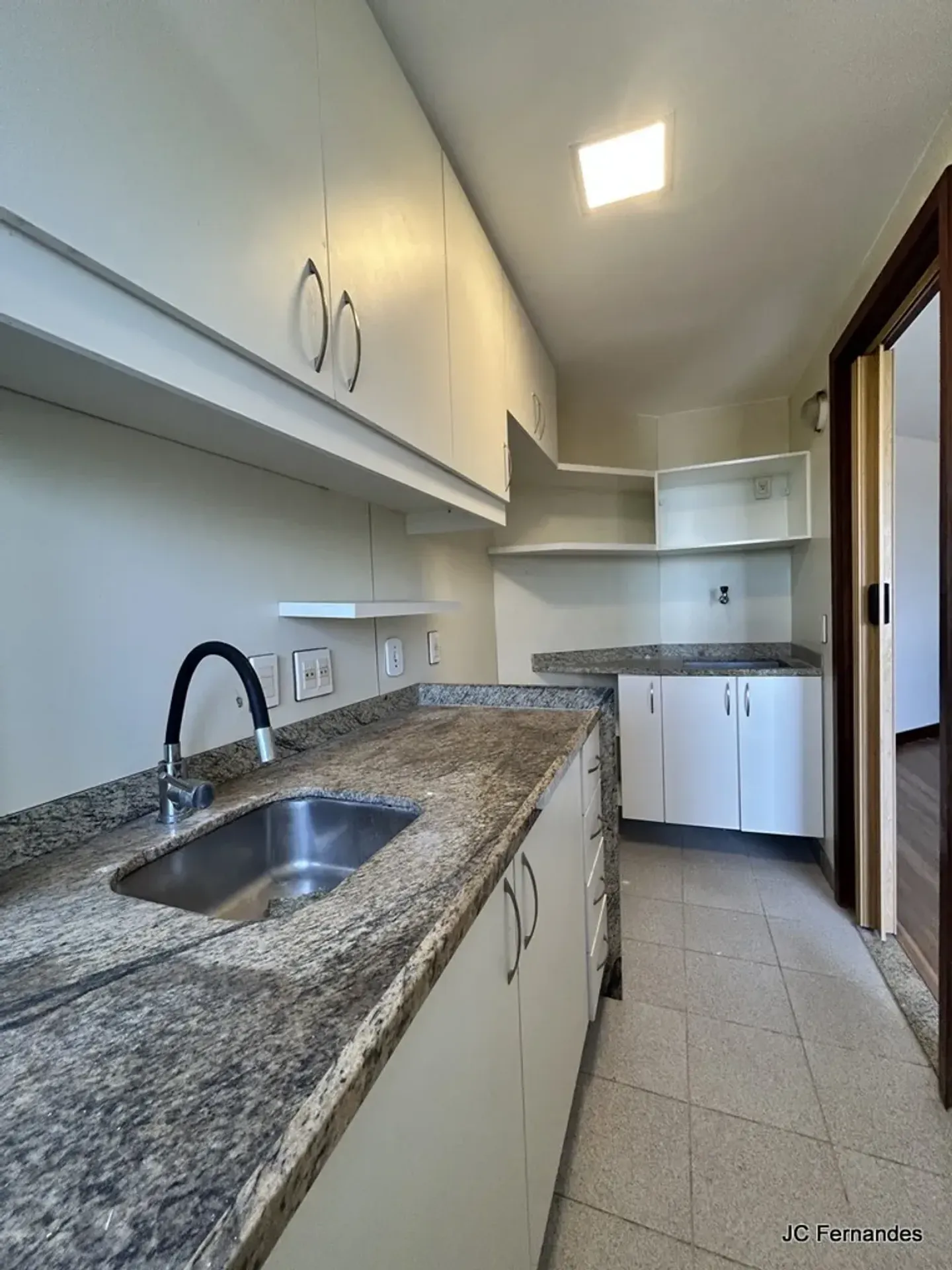 2-bedroom, 2-bath apartment with water and city view — photo 23