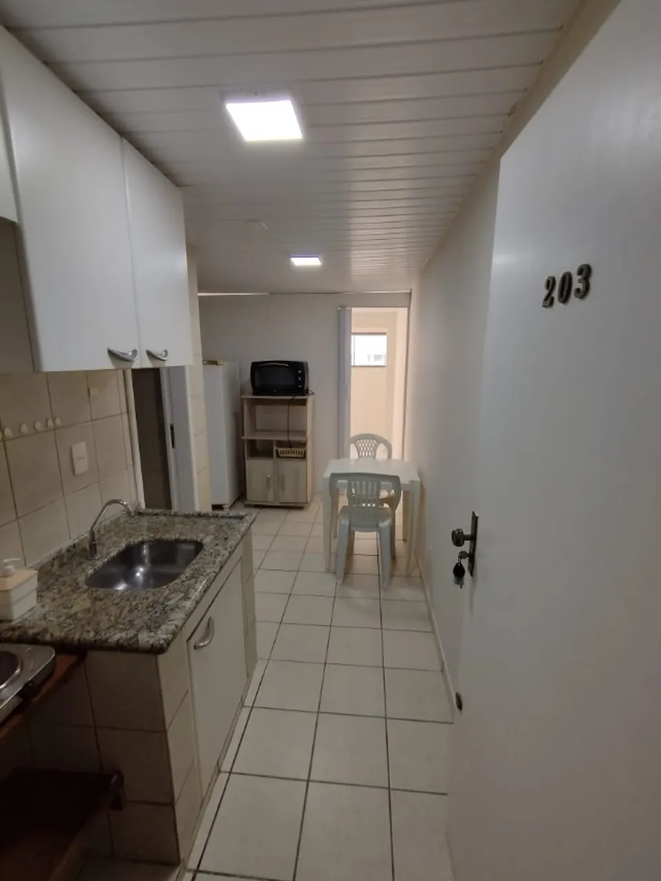 Studio sem mobília com 1 quarto e 1 banheiro
