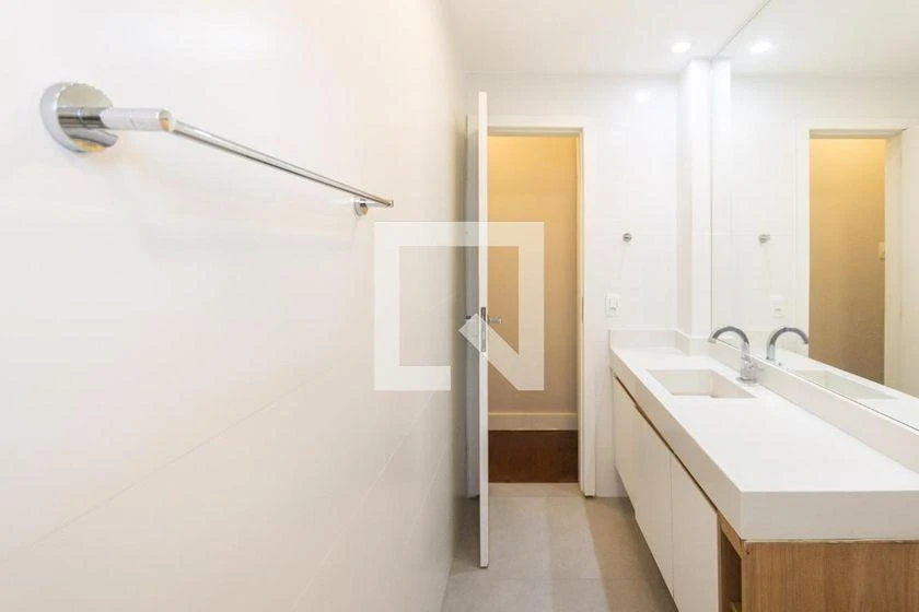 Wood or laminate floors in a 3-bedroom apartment, 64 m² — photo 11