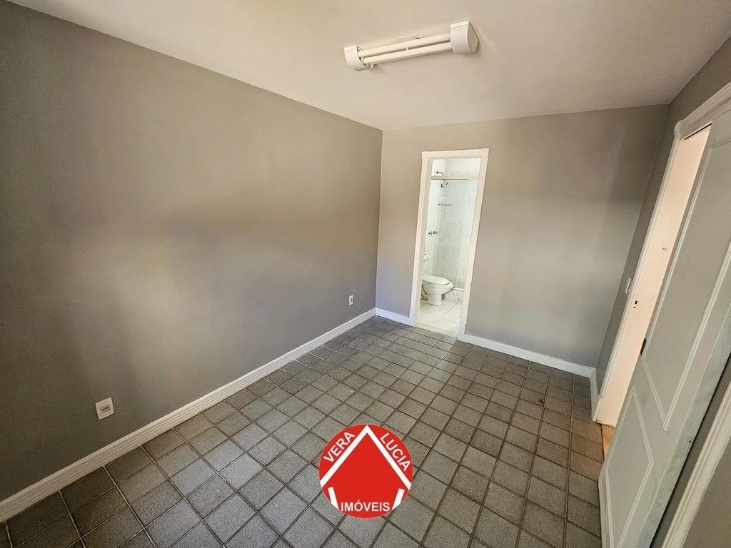 Casa, 600 m², com closet — photo 4
