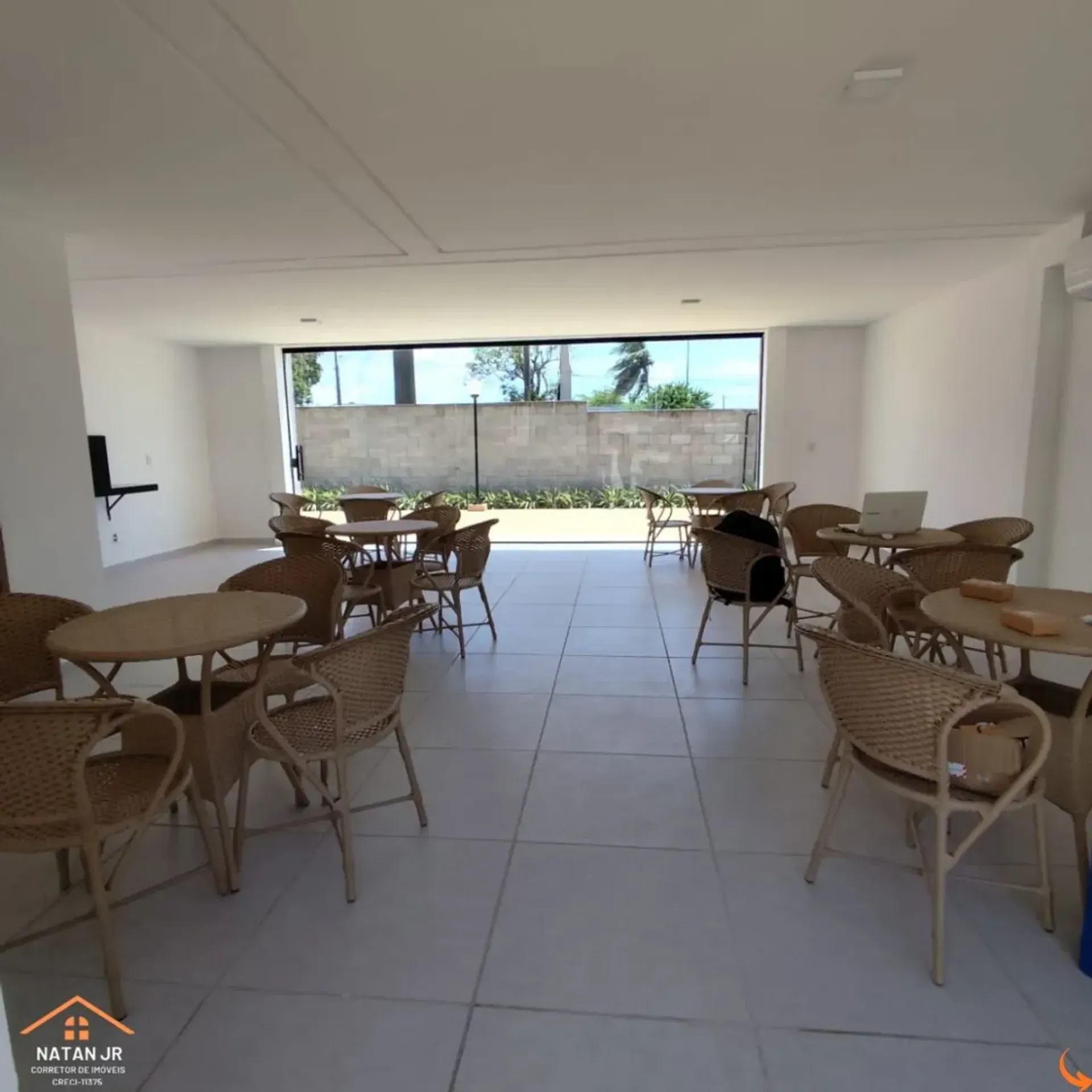 2-bedroom apartment in a building with a gym — photo 3