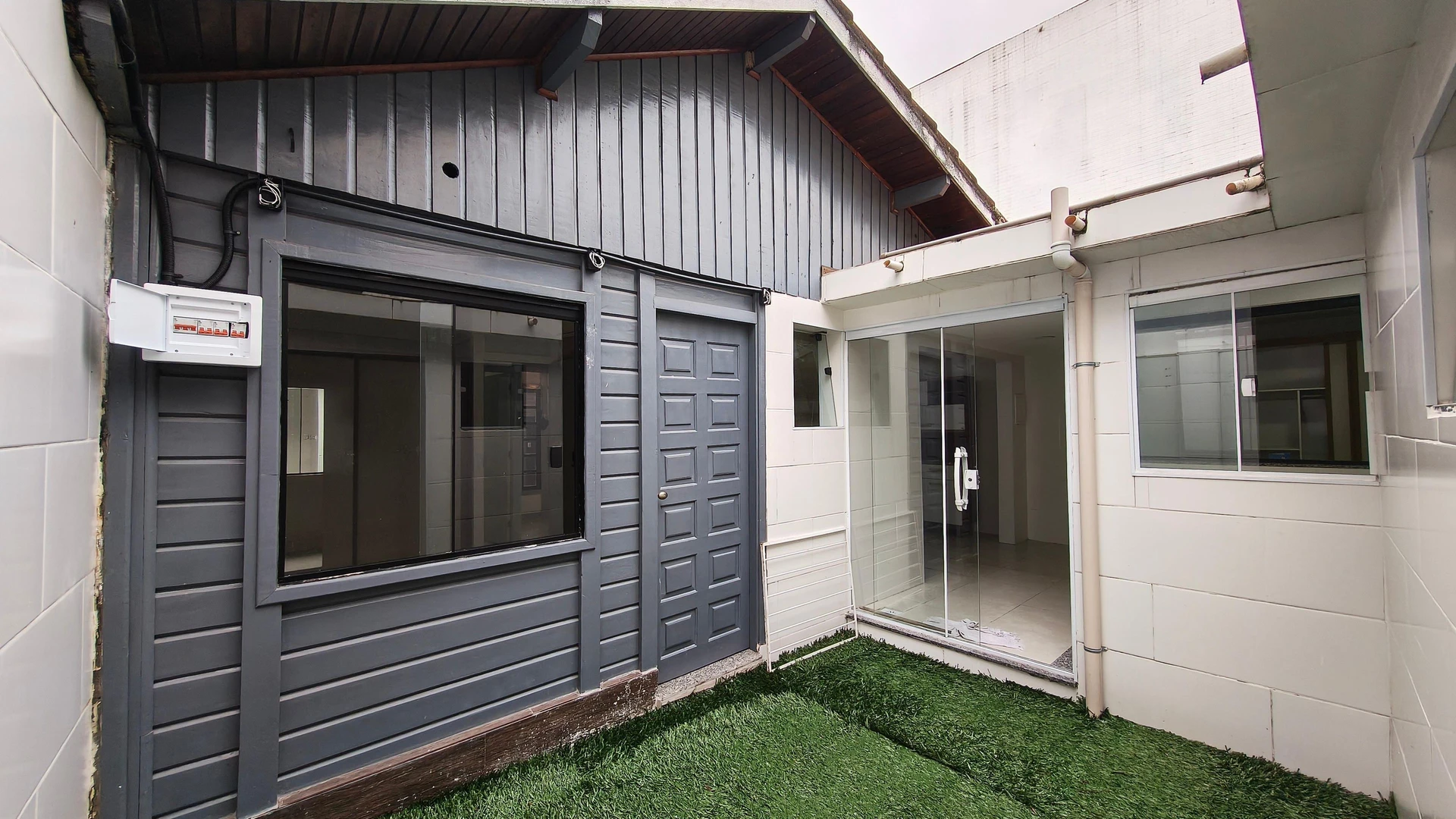 140 m² house with a grill on the balcony and a garden — photo 11