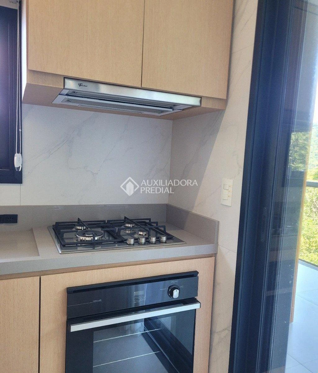 Floor-to-ceiling windows in a one-bedroom house, 158 m² — photo 13