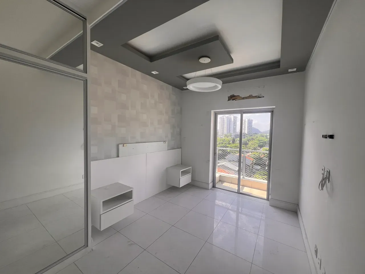 4-bedroom apartment with floor-to-ceiling windows — photo 17
