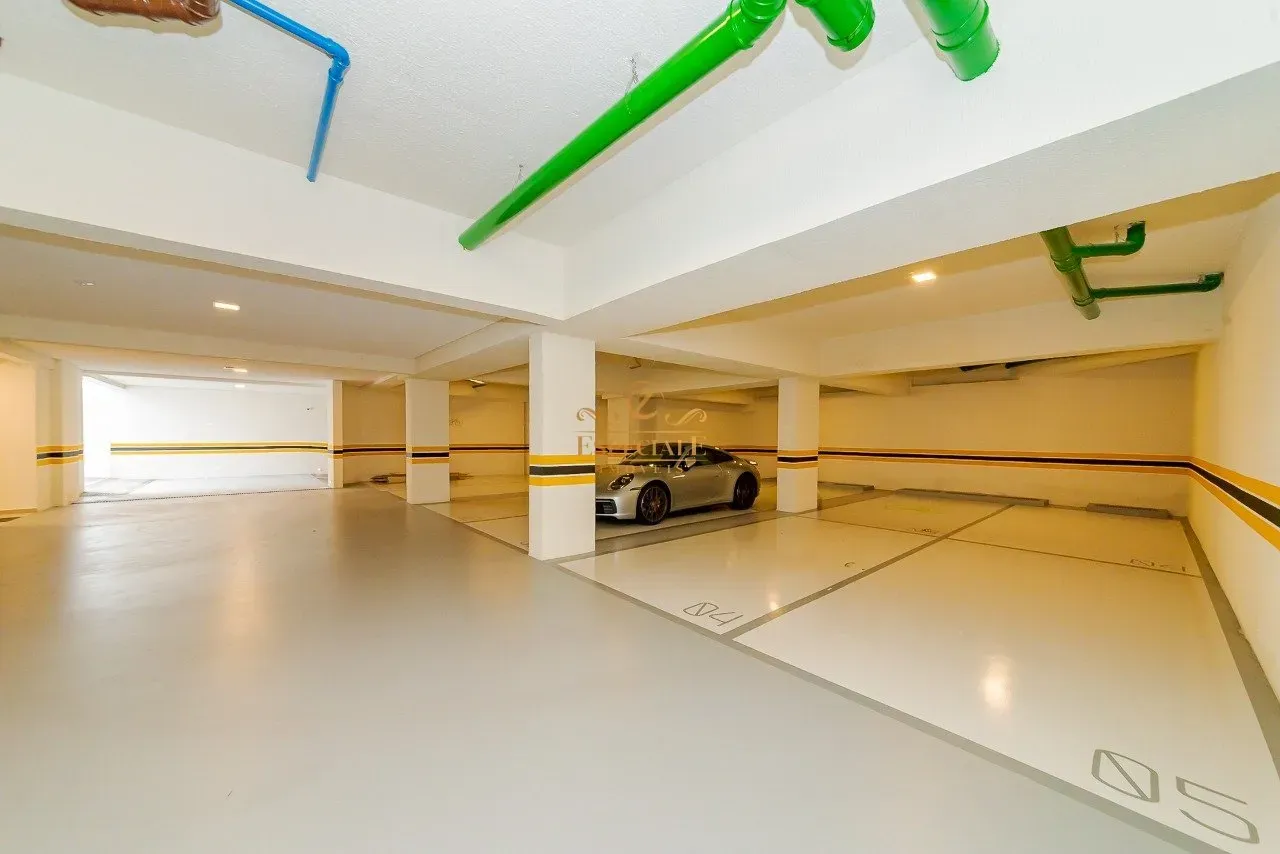 Furnished 186 m² apartment with 3 en-suite bedrooms — photo 42