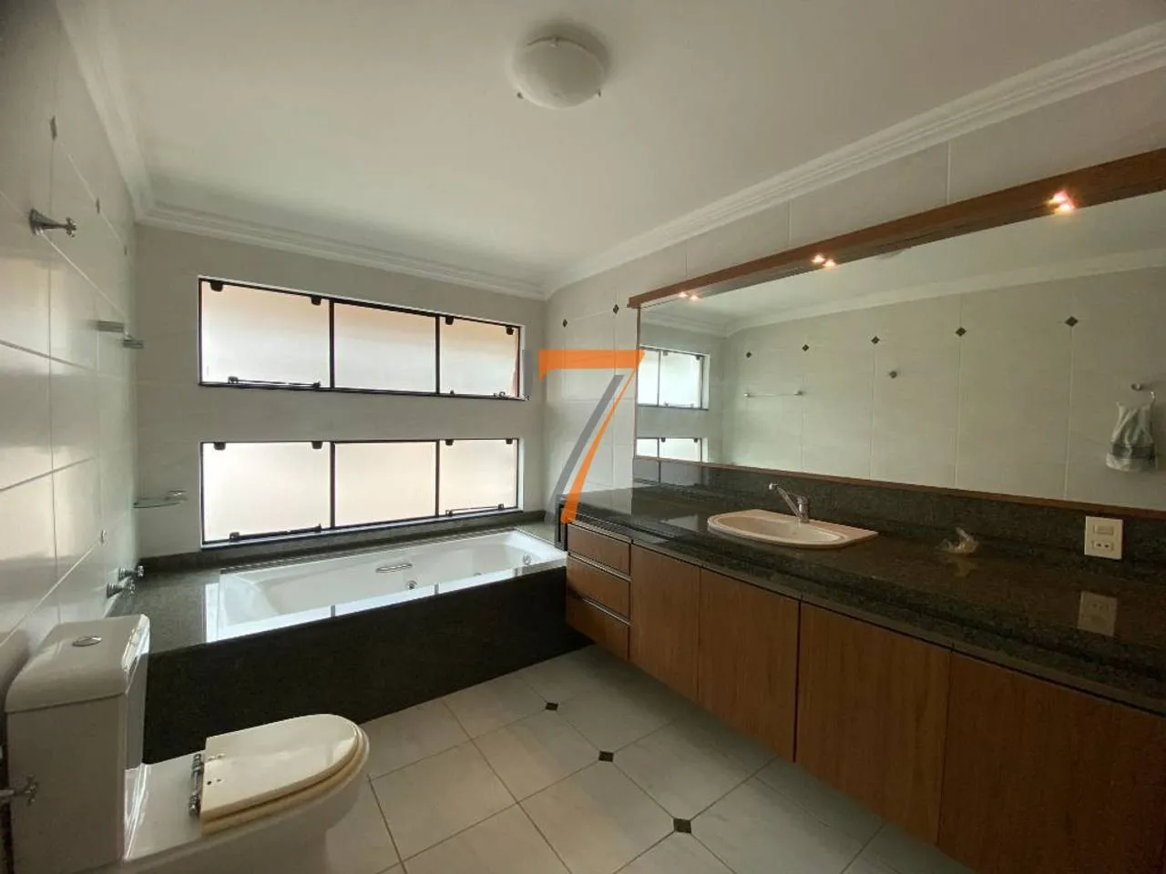 3-bedroom house with a water view in Florianópolis — photo 28