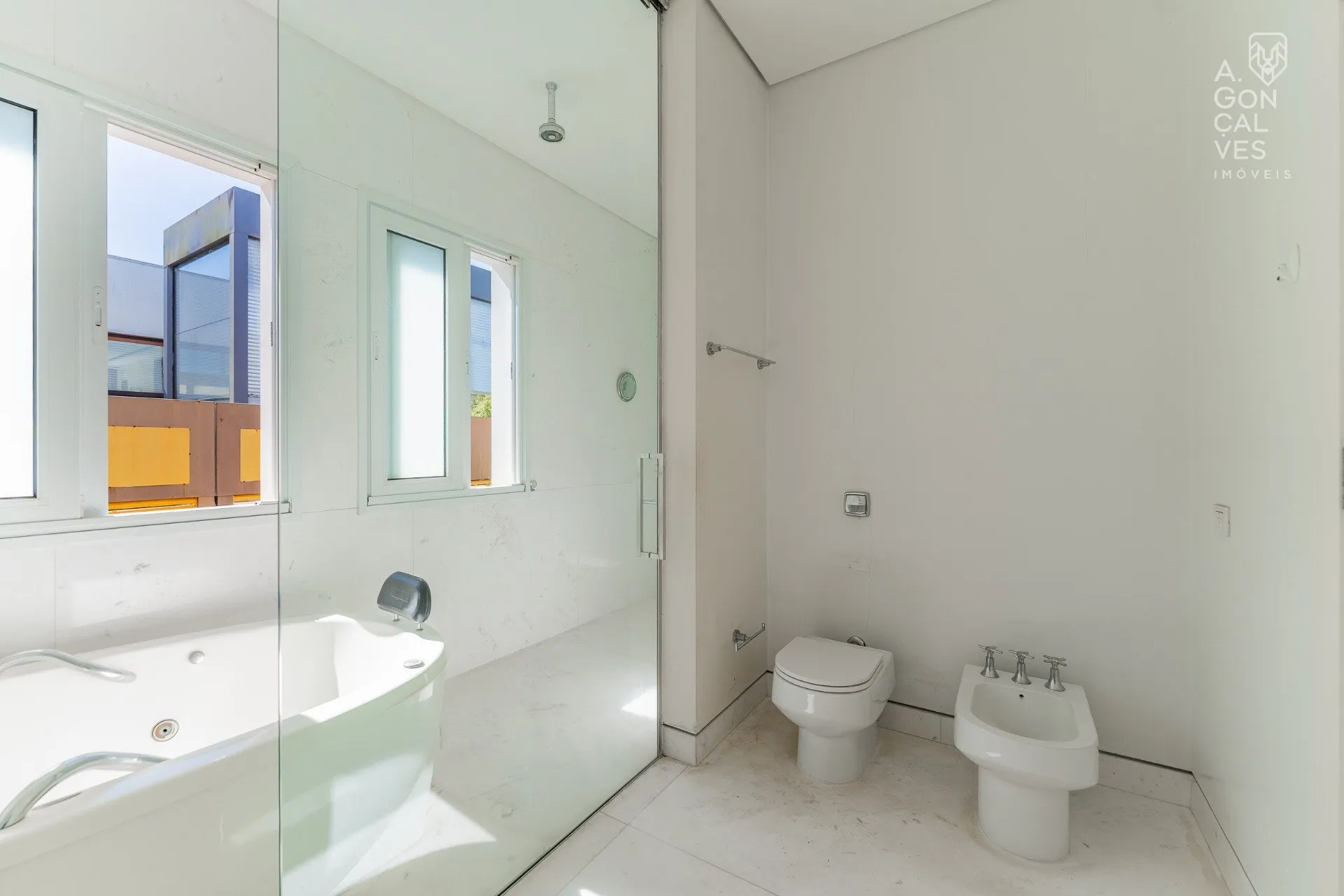 Furnished house with 5 bedrooms and 5 bathrooms — photo 31