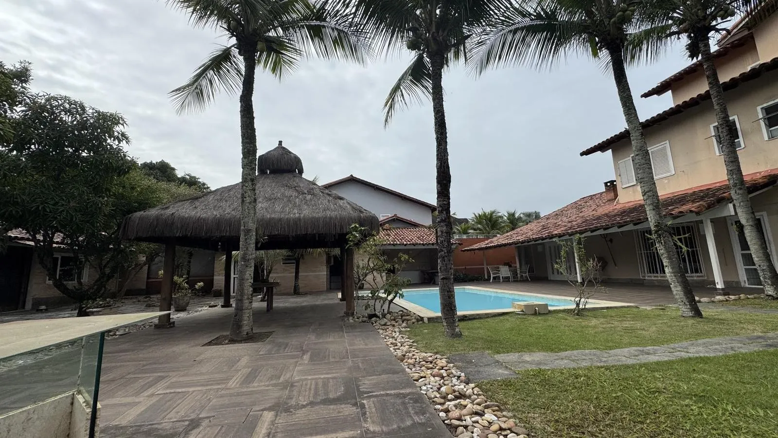 Casa mobiliada com 6 quartos e 850 m²